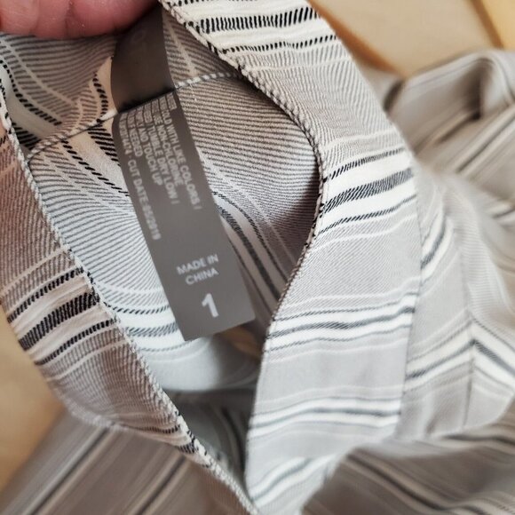 TORRID Tunic Shirt Womens 1X Gray Striped Button Up Longline Lightweight Office - Picture 5 of 13